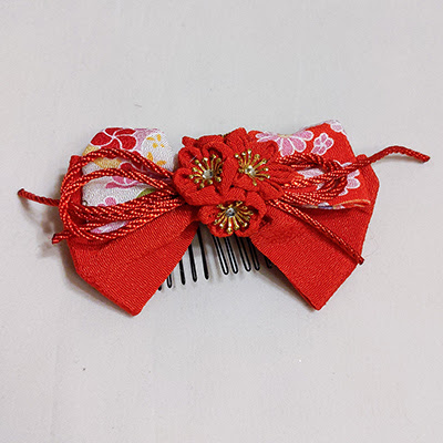 Bright red and pink kimono chairmen comb